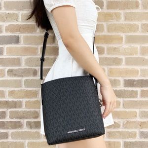 Michael Kors Small Bucket Crossbody